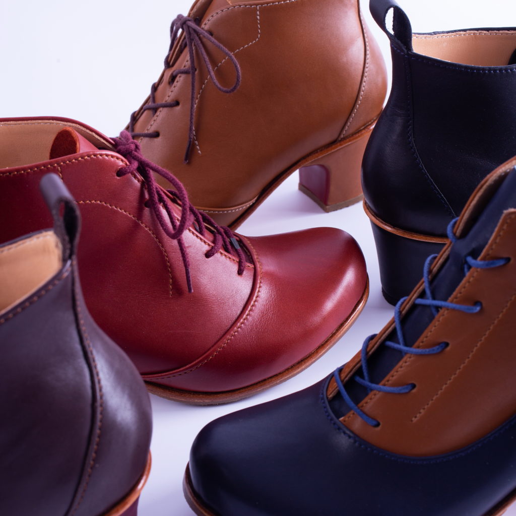 Image décrivant l'exposant : SOUPÇON - LA CHAUSSURE PHILOSOPHE